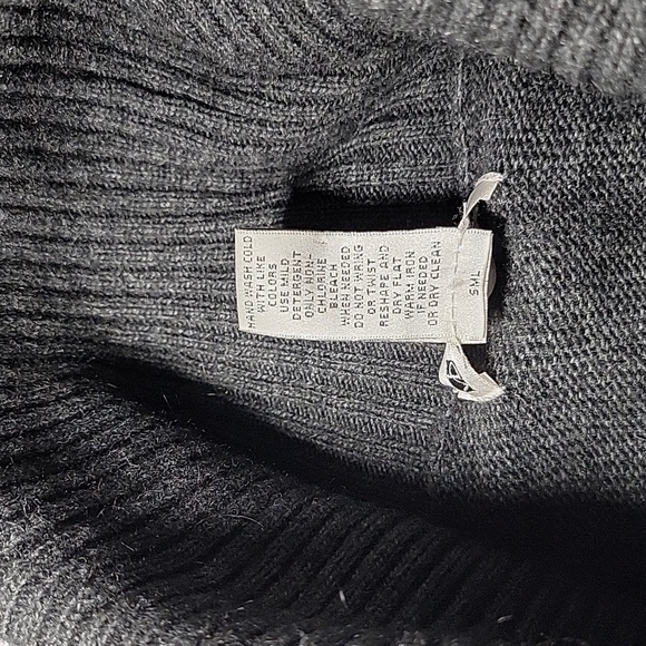 Women's Sweater - Picture 4 of 8